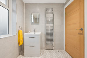 Ensuite- click for photo gallery